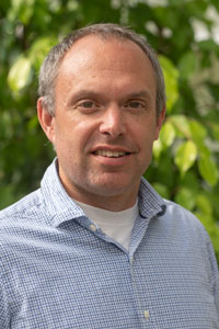 A portrait photo of Dr. Tom Anderson